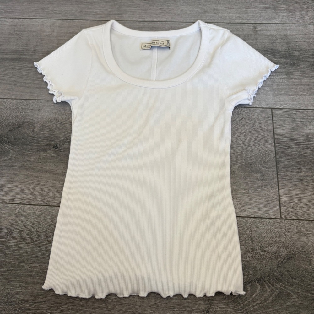 Abercrombie & Fitch White Ribbed Lettuce Edge Scoop Neck Womens Top XS Babydoll